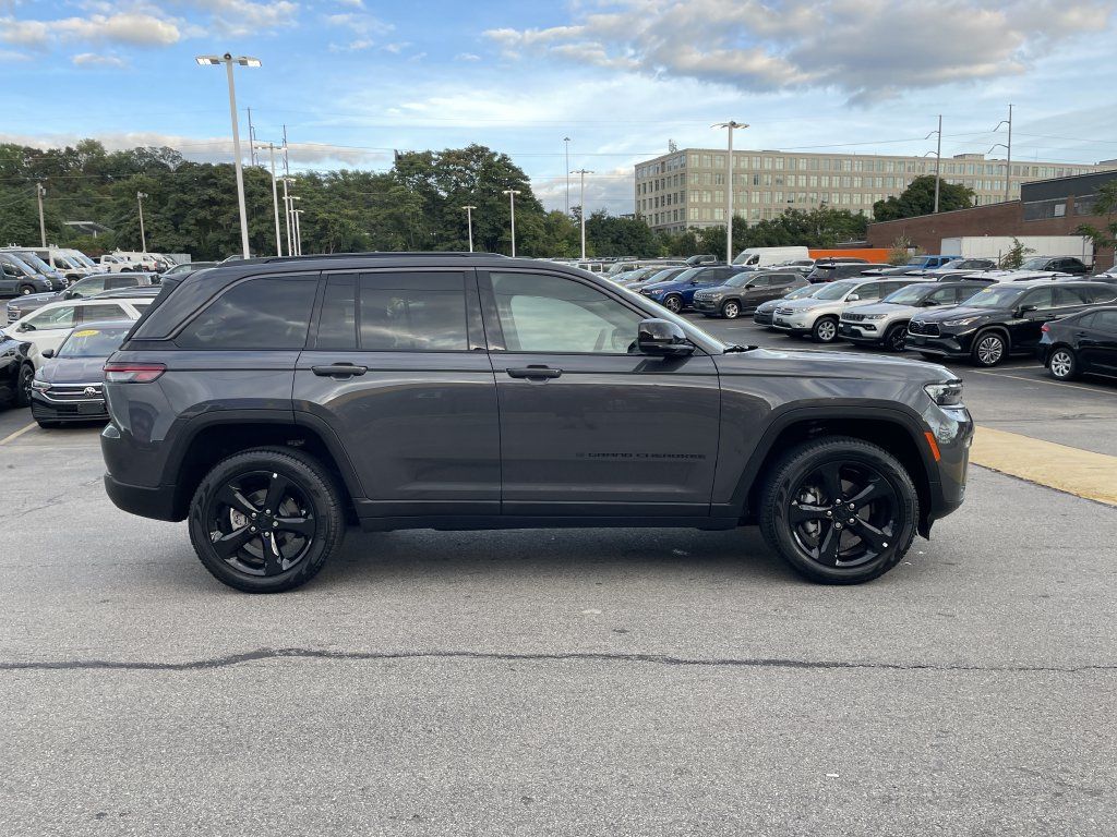 Used 2026 Jeep Grand Cherokee Limited w/ Limited Altitude Package AWD/4WD image 7