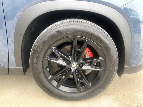 Used 2025 Toyota Grand Highlander AWD image 19