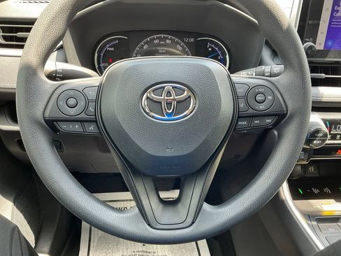 Used 2025 Toyota RAV4 XLE AWD/4WD image 36