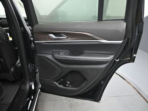 New 2026 Jeep Grand Cherokee Laredo image 16