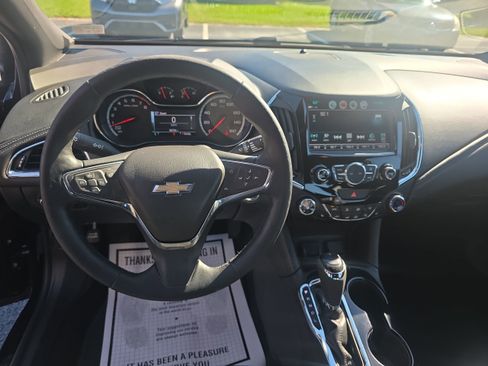 Used 2017 Chevrolet Cruze Premier image 17