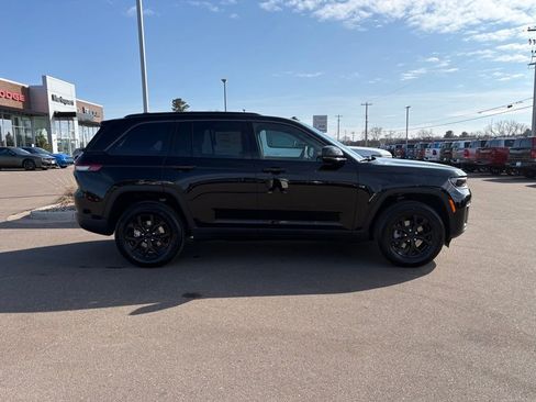 New 2026 Jeep Grand Cherokee Altitude AWD/4WD image 2