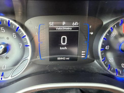 Used 2022 Chrysler Voyager LX FWD image 11