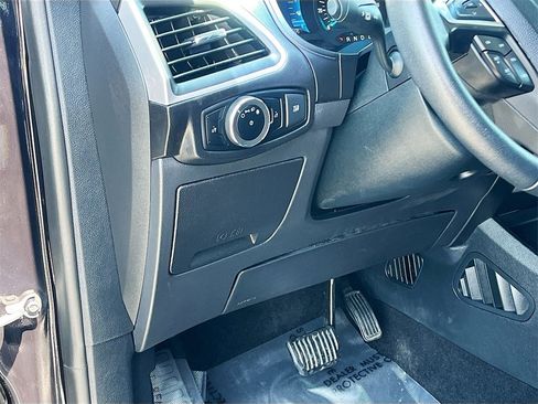 Used 2024 Ford Edge SEL image 10