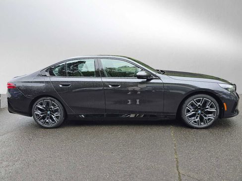 New 2026 BMW 550e xDrive w/ Executive Package AWD/4WD image 2