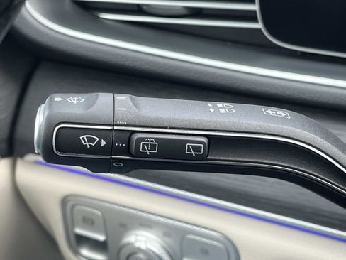 Used 2025 Mercedes-Benz GLE 350 4MATIC image 33