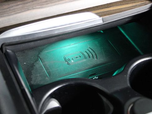 Used 2023 BMW 530e w/ M Sport Package image 24