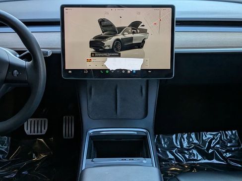 Used 2022 Tesla Model Y Performance image 15