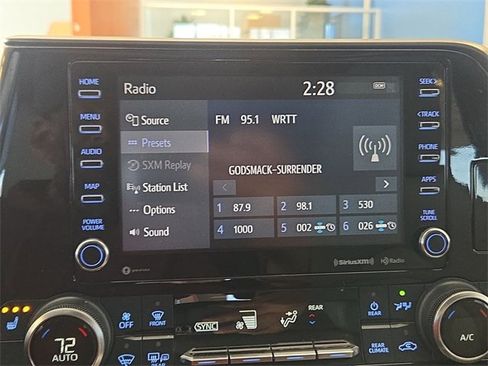 Used 2022 Toyota Highlander XLE image 16