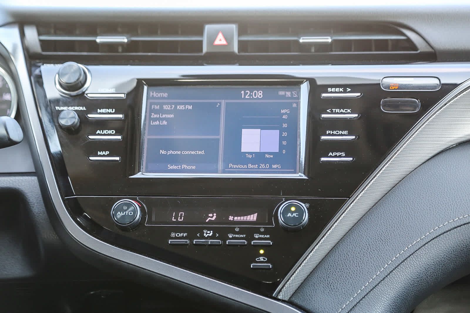 Used 2019 Toyota Camry SE w/ Blackout Package FWD image 14