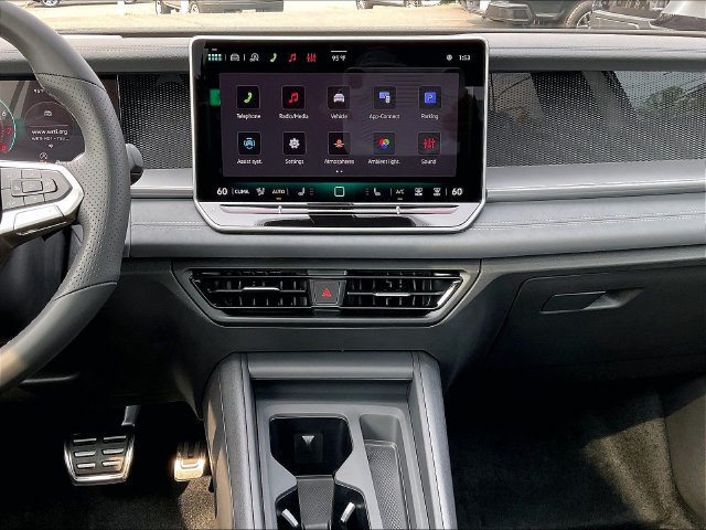 New 2026 Volkswagen Tiguan SE R-Line FWD image 8