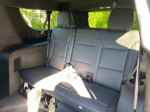 Used 2024 Chevrolet Suburban LT w/ Luxury Package AWD/4WD image 10