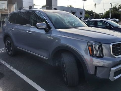 Used 2025 Kia Telluride S AWD/4WD image 6