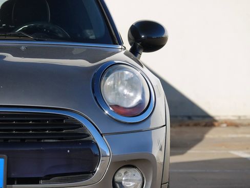 Used 2018 MINI Cooper 2-Door Hardtop image 19