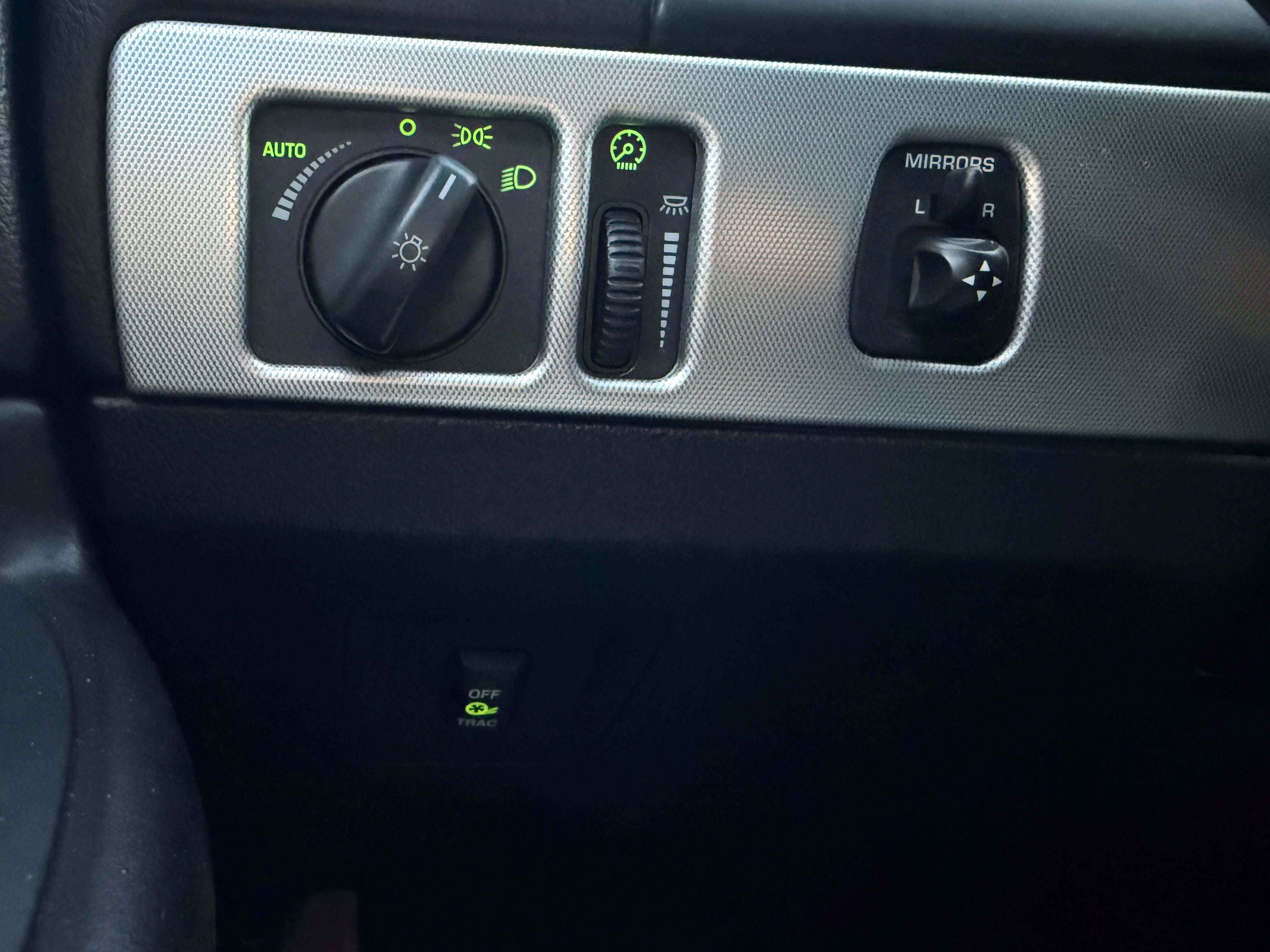 Used 2005 Ford Thunderbird RWD image 13