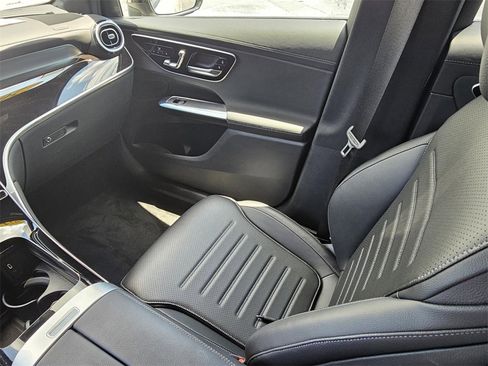 Used 2024 Mercedes-Benz GLC 300 image 28