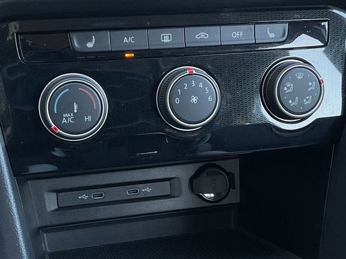 Used 2025 Volkswagen Taos S image 33