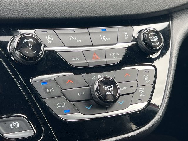 Used 2025 Chrysler Pacifica Select FWD image 28