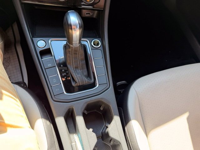 Used 2019 Volkswagen Jetta R-Line w/ R-Line Cold Weather Package FWD image 23