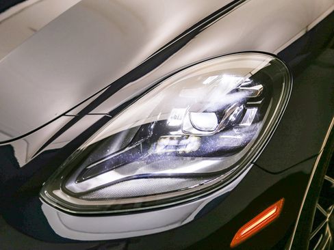 Used 2020 Porsche Panamera 4 E-Hybrid AWD/4WD image 11
