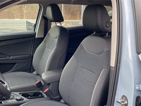 New 2026 Volkswagen Taos SE image 13