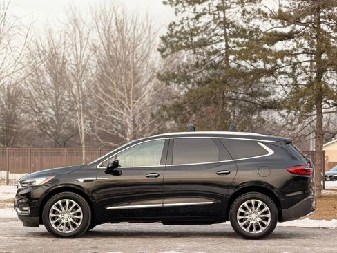 Used 2019 Buick Enclave Essence image 3