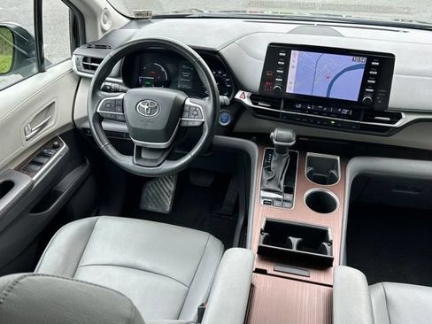Used 2024 Toyota Sienna XLE w/ XLE Plus Package AWD/4WD image 58