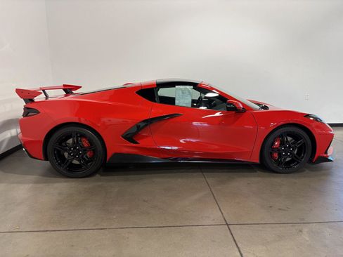 Used 2022 Chevrolet Corvette Stingray Preferred Cpe w/ Z51 Performance Package RWD image 2