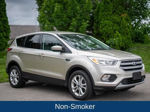 Used 2017 Ford Escape SE w/ SE Cold Weather Package AWD/4WD image 3