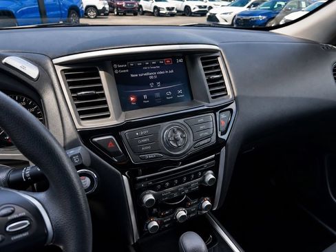 Used 2020 Nissan Pathfinder S AWD/4WD image 15