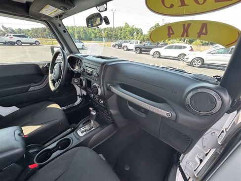 Used 2015 Jeep Wrangler Unlimited Sport w/ Connectivity Group AWD/4WD image 29