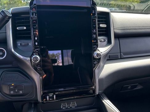 New 2025 RAM 2500 Laramie AWD/4WD image 18
