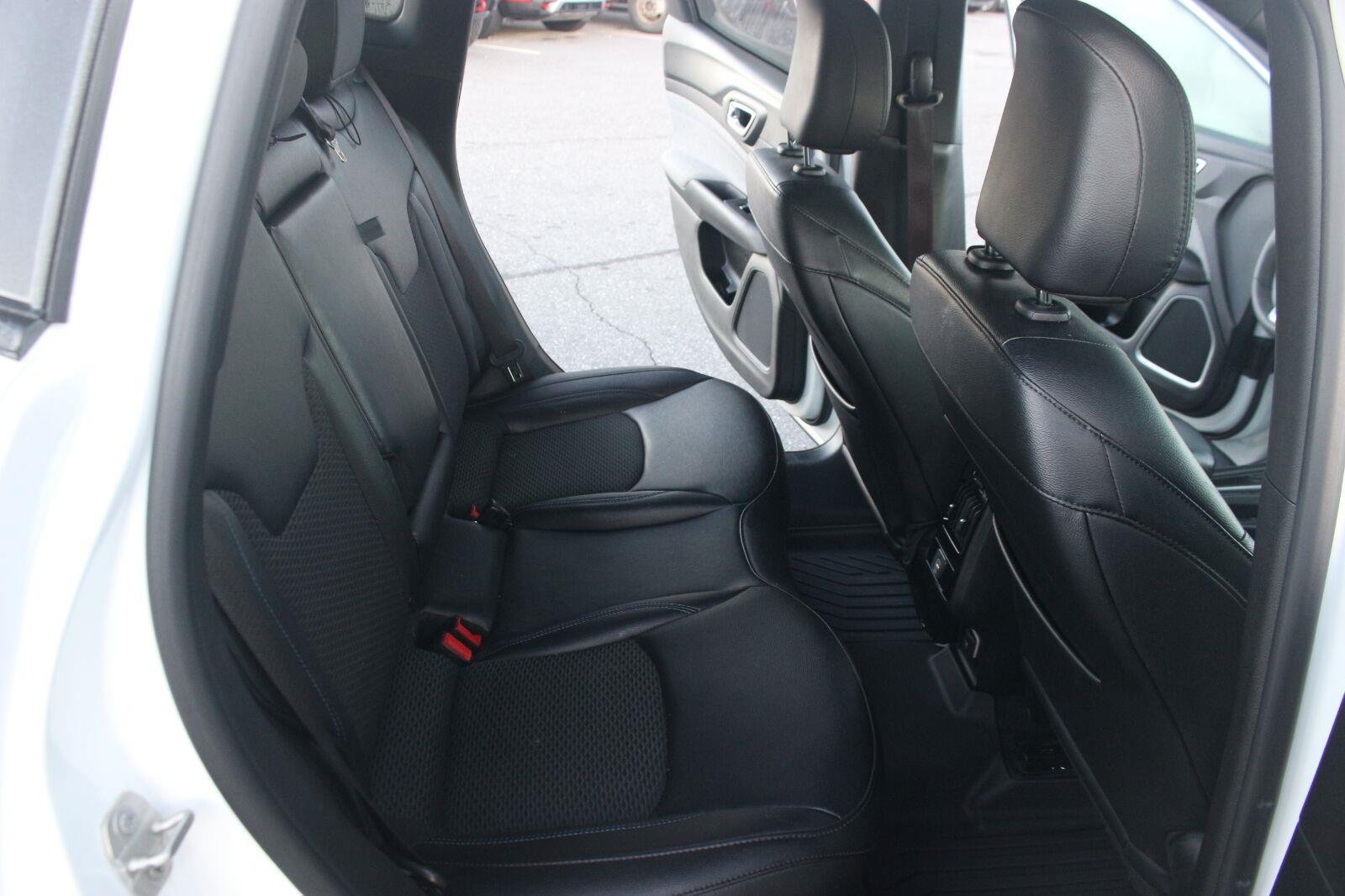 Used 2024 Jeep Compass Latitude AWD/4WD image 34