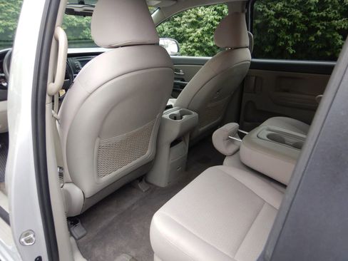 Used 2016 Kia Sedona LX image 17