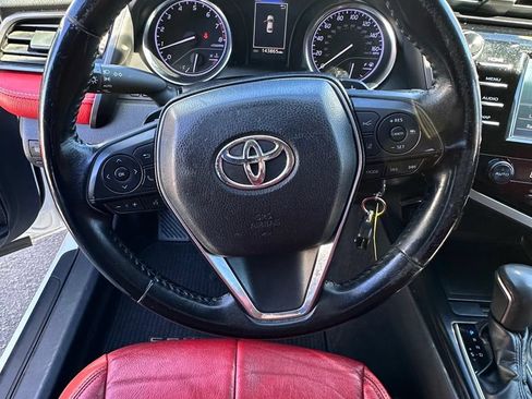 Used 2019 Toyota Camry SE w/ Carpet Mat Package FWD image 8