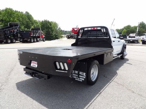 Used 2024 RAM 5500 Tradesman w/ Chrome Appearance Group AWD/4WD image 7