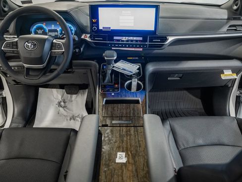 New 2026 Toyota Sienna Platinum image 21