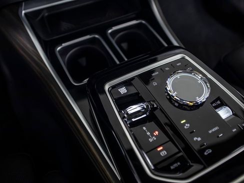 Used 2025 BMW 760i xDrive w/ Executive Package image 35