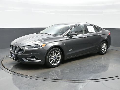 Used 2017 Ford Fusion Energi SE image 2