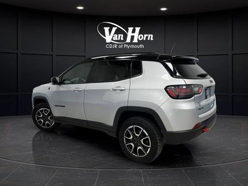 Used 2025 Jeep Compass Trailhawk w/ Trailhawk Elite Group image 3