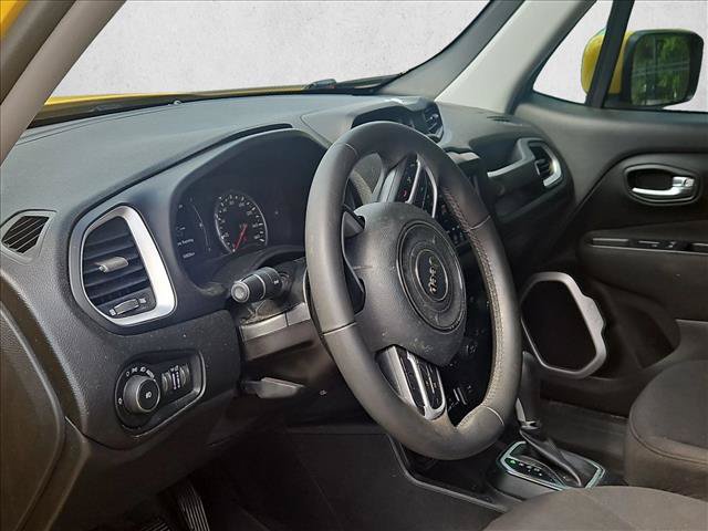 Used 2018 Jeep Renegade Latitude FWD image 9