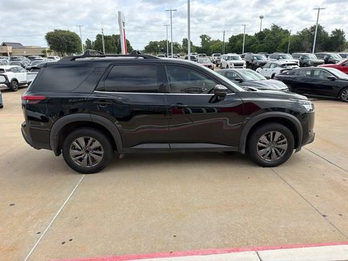 Used 2023 Nissan Pathfinder SV FWD image 6