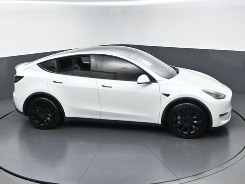 Used 2021 Tesla Model Y Long Range AWD/4WD image 40
