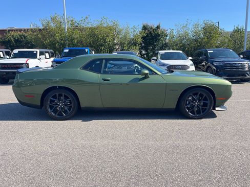 Used 2022 Dodge Challenger R/T w/ Driver Convenience Group RWD image 3