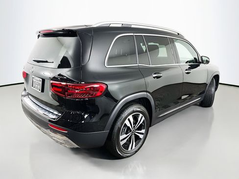 New 2025 Mercedes-Benz GLB 250 4MATIC image 7