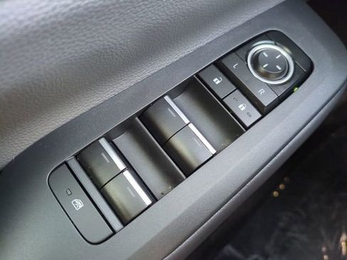 Used 2023 Toyota Prius XLE image 23