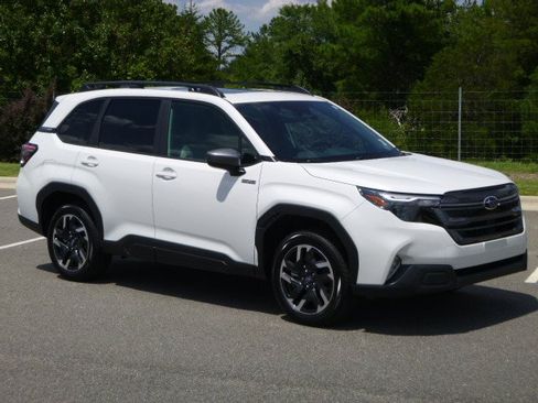 Used 2026 Subaru Forester Premium AWD/4WD image 2