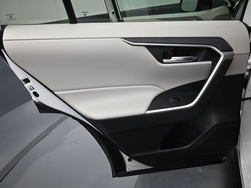 Used 2020 Toyota RAV4 XLE w/ Convenience Package AWD/4WD image 31