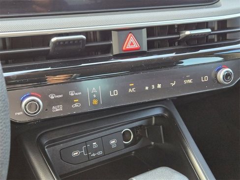 New 2025 Kia K5 LXS image 16