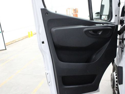 Used 2019 Mercedes-Benz Sprinter 170 Cargo image 11